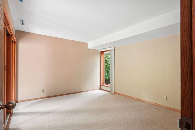 1706 Willow Bend Road, Cedar Falls, IA 50613