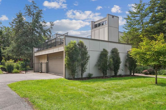1706 Willow Bend Road, Cedar Falls, IA 50613