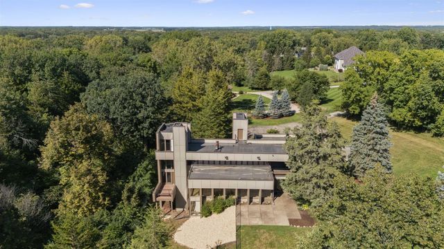 1706 Willow Bend Road, Cedar Falls, IA 50613