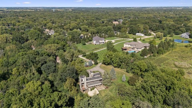 1706 Willow Bend Road, Cedar Falls, IA 50613