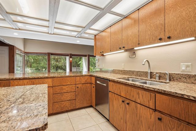 1706 Willow Bend Road, Cedar Falls, IA 50613