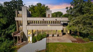 1706 Willow Bend Road, Cedar Falls, IA 50613