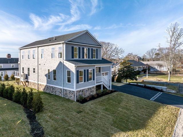 29 Parkers Neck Rd, Yarmouth, MA 02664