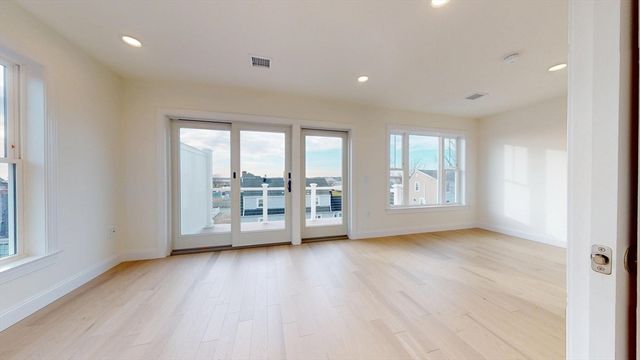 29 Parkers Neck Rd, Yarmouth, MA 02664