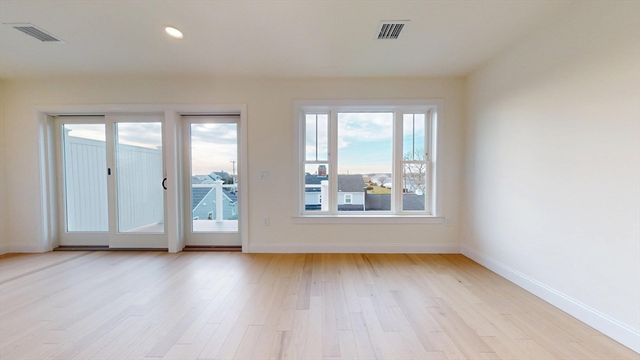 29 Parkers Neck Rd, Yarmouth, MA 02664