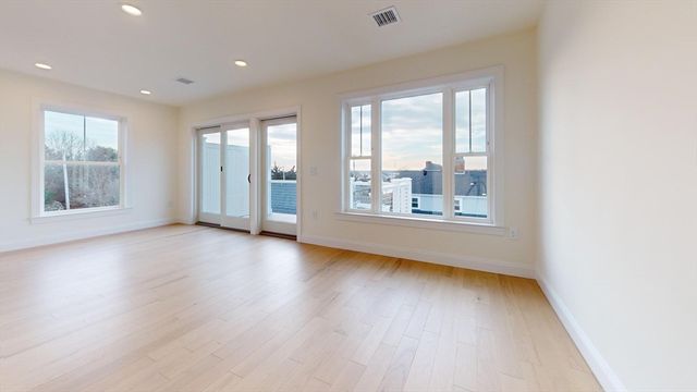 29 Parkers Neck Rd, Yarmouth, MA 02664