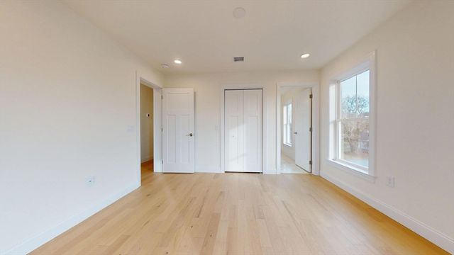 29 Parkers Neck Rd, Yarmouth, MA 02664