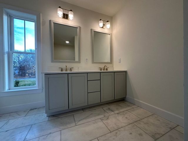 29 Parkers Neck Rd, Yarmouth, MA 02664