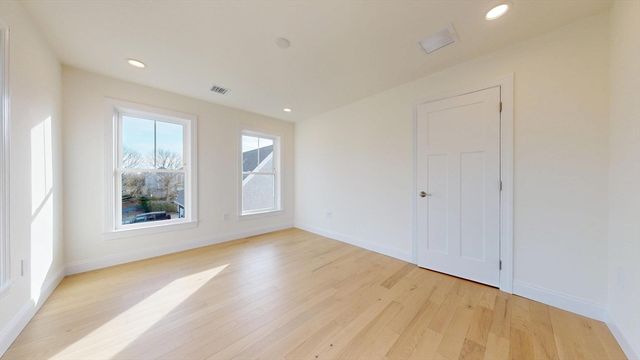 29 Parkers Neck Rd, Yarmouth, MA 02664