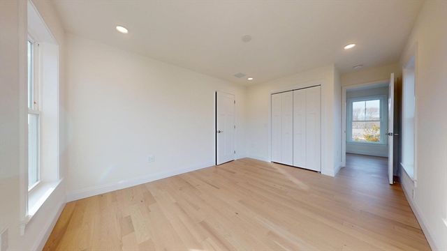 29 Parkers Neck Rd, Yarmouth, MA 02664