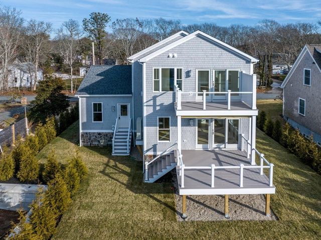 29 Parkers Neck Rd, Yarmouth, MA 02664