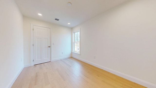 29 Parkers Neck Rd, Yarmouth, MA 02664