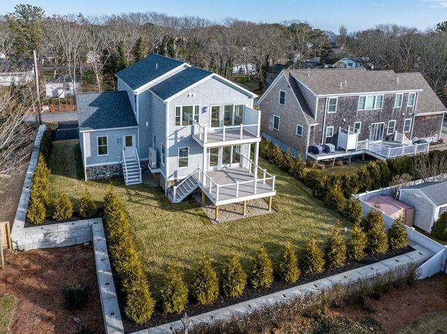 29 Parkers Neck Rd, Yarmouth, MA 02664