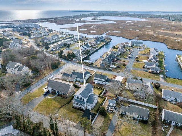 29 Parkers Neck Rd, Yarmouth, MA 02664