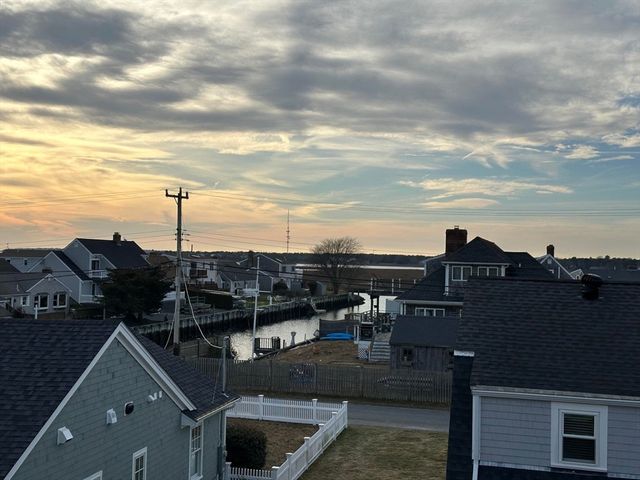 29 Parkers Neck Rd, Yarmouth, MA 02664