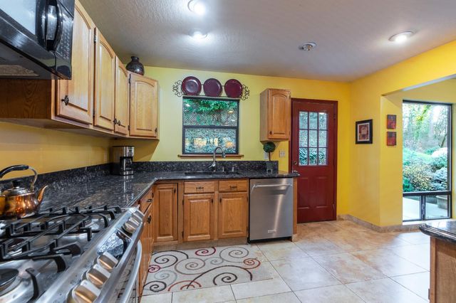 2055 Lost Spur Ln, Meadow Vista, CA 95722