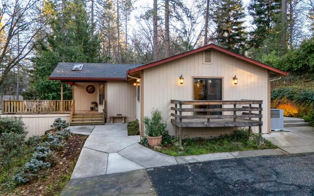 2055 Lost Spur Ln, Meadow Vista, CA 95722