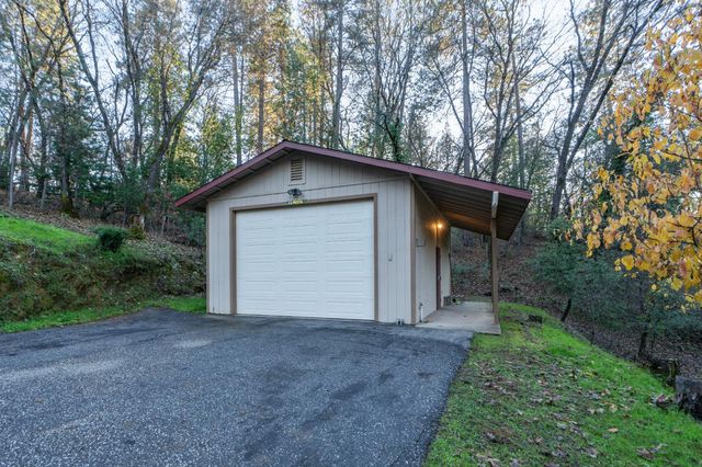 2055 Lost Spur Ln, Meadow Vista, CA 95722