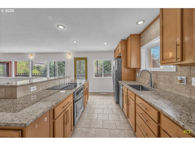 9660 Nw BERMAR Ln, Portland, OR 97229