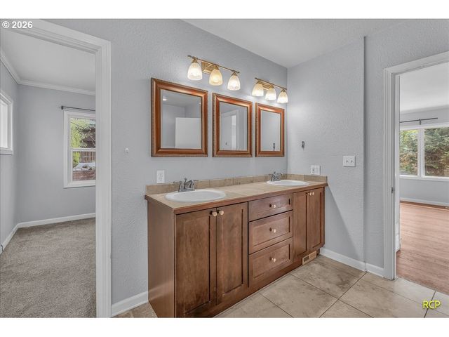 9660 Nw BERMAR Ln, Portland, OR 97229