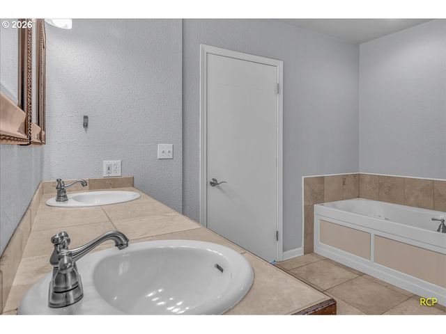 9660 Nw BERMAR Ln, Portland, OR 97229