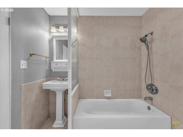 9660 Nw BERMAR Ln, Portland, OR 97229