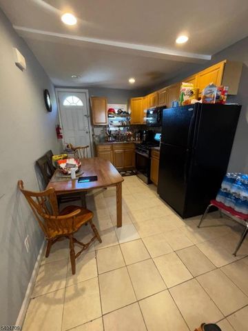 23 Oak St, Paterson City, NJ 07501