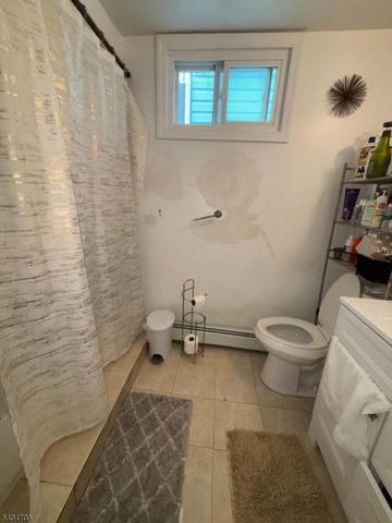 23 Oak St, Paterson City, NJ 07501