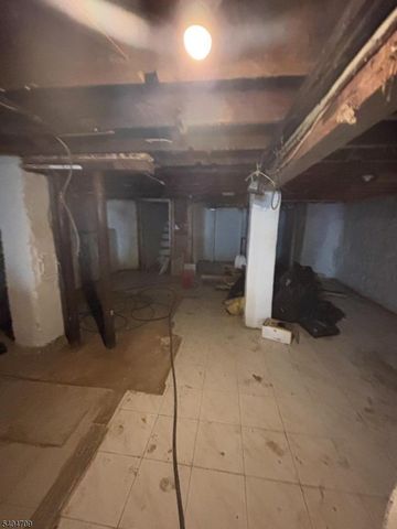 23 Oak St, Paterson City, NJ 07501