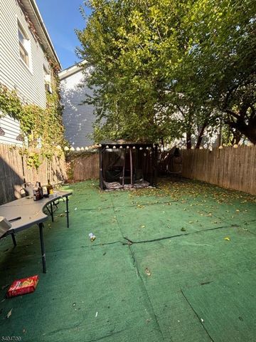 23 Oak St, Paterson City, NJ 07501