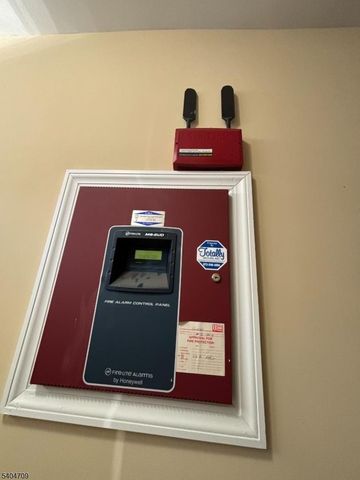 23 Oak St, Paterson City, NJ 07501