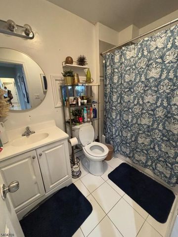 23 Oak St, Paterson City, NJ 07501