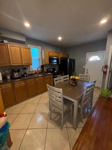 23 Oak St, Paterson City, NJ 07501