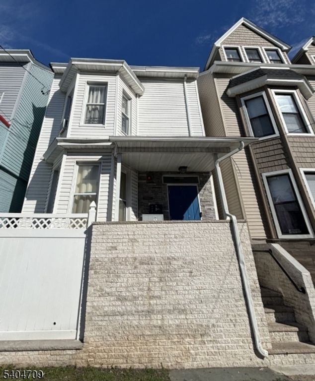 23 Oak St, Paterson City, NJ 07501