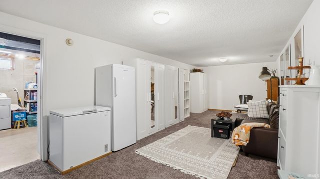 9827 Red Twig Place, Fort Wayne, IN 46804