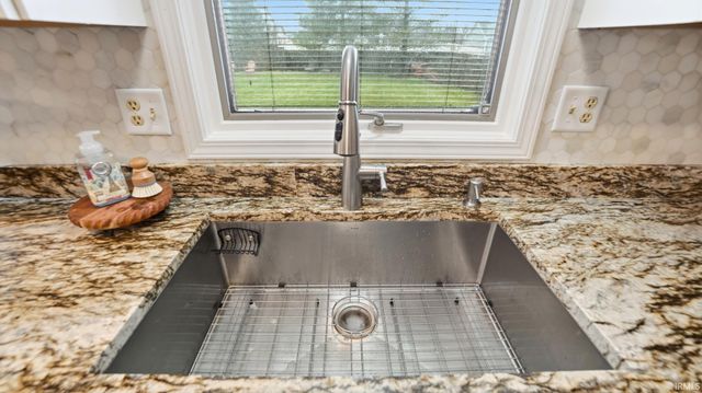 9827 Red Twig Place, Fort Wayne, IN 46804