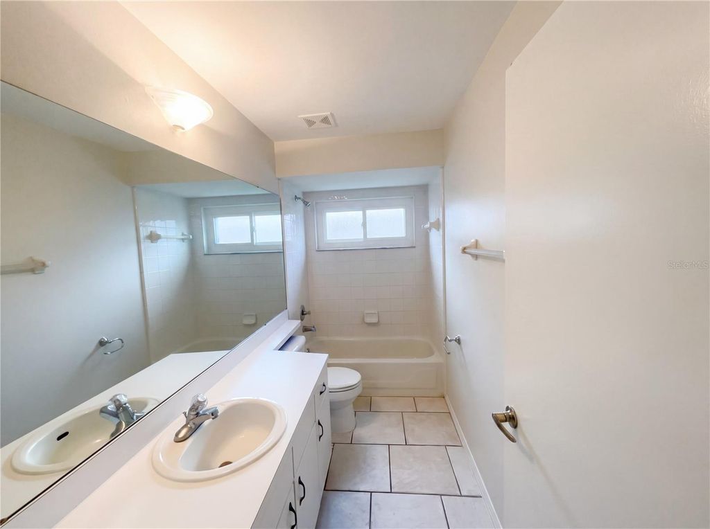 Image 17 of property listing at 255 CORALWOOD COURT, Kissimmee, FL 34743