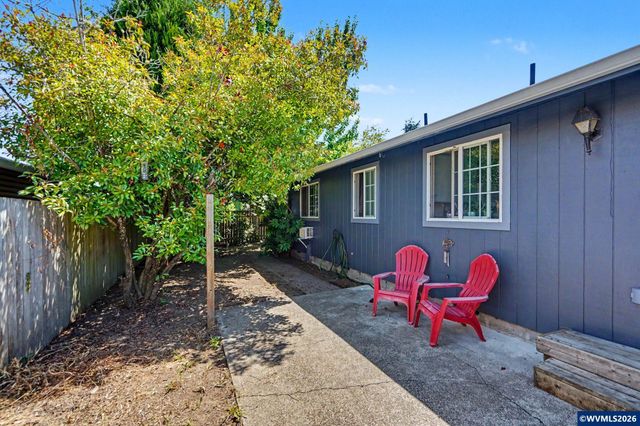 111 Enos St, Amity, OR 97101