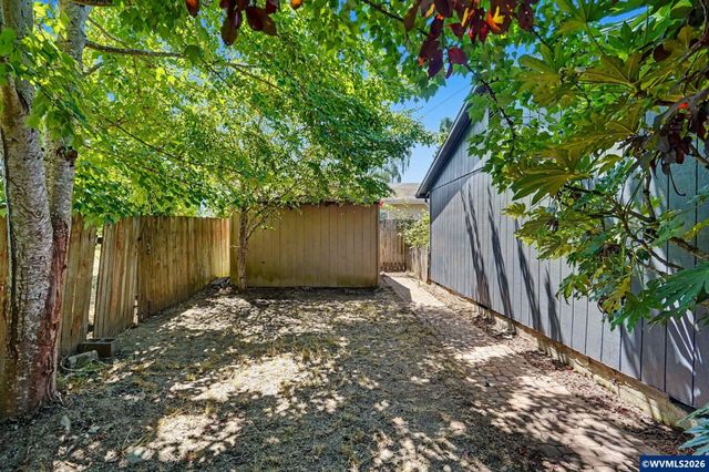 111 Enos St, Amity, OR 97101