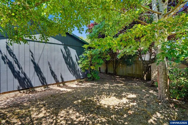 111 Enos St, Amity, OR 97101