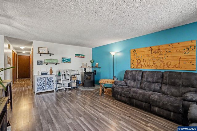 111 Enos St, Amity, OR 97101