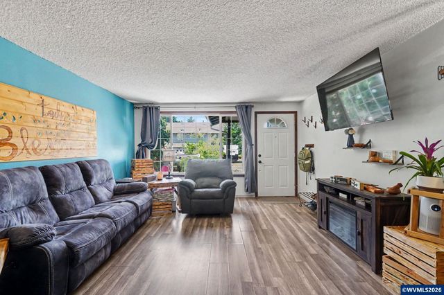 111 Enos St, Amity, OR 97101