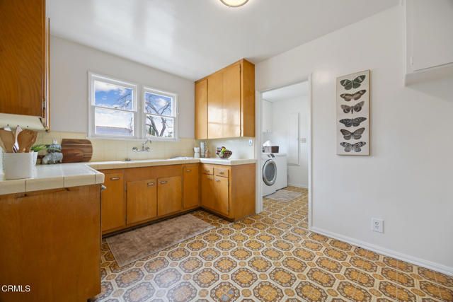 4950 Newcastle Avenue, Los Angeles, CA 91316