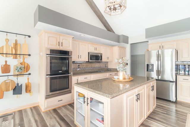 1057 N Cambridge Court, Greenfield, IN 46140