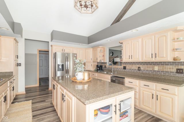 1057 N Cambridge Court, Greenfield, IN 46140