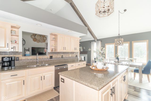 1057 N Cambridge Court, Greenfield, IN 46140