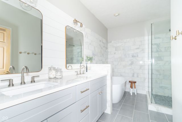 1057 N Cambridge Court, Greenfield, IN 46140