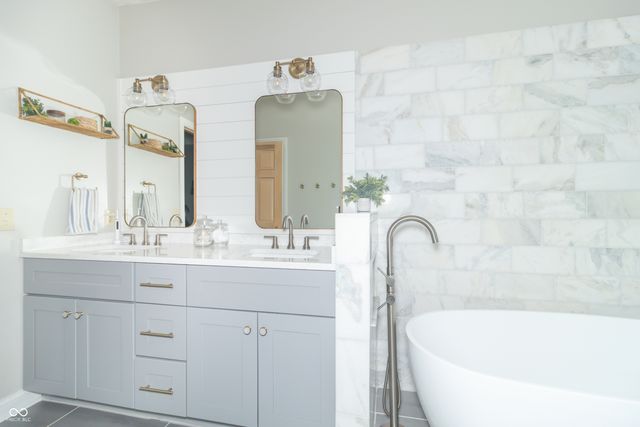 1057 N Cambridge Court, Greenfield, IN 46140