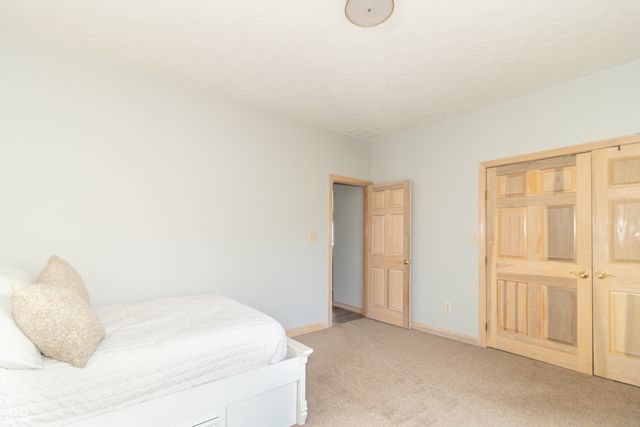 1057 N Cambridge Court, Greenfield, IN 46140