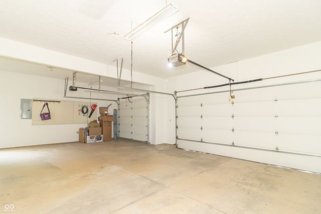 1057 N Cambridge Court, Greenfield, IN 46140